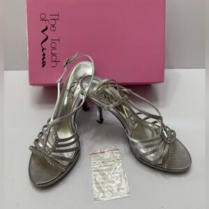 Touch of NINA HIGH HEELS DRESs/formal SILVER
SIZE 8